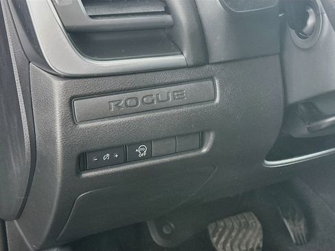 Used 2025 Nissan Rogue S FWD image 17