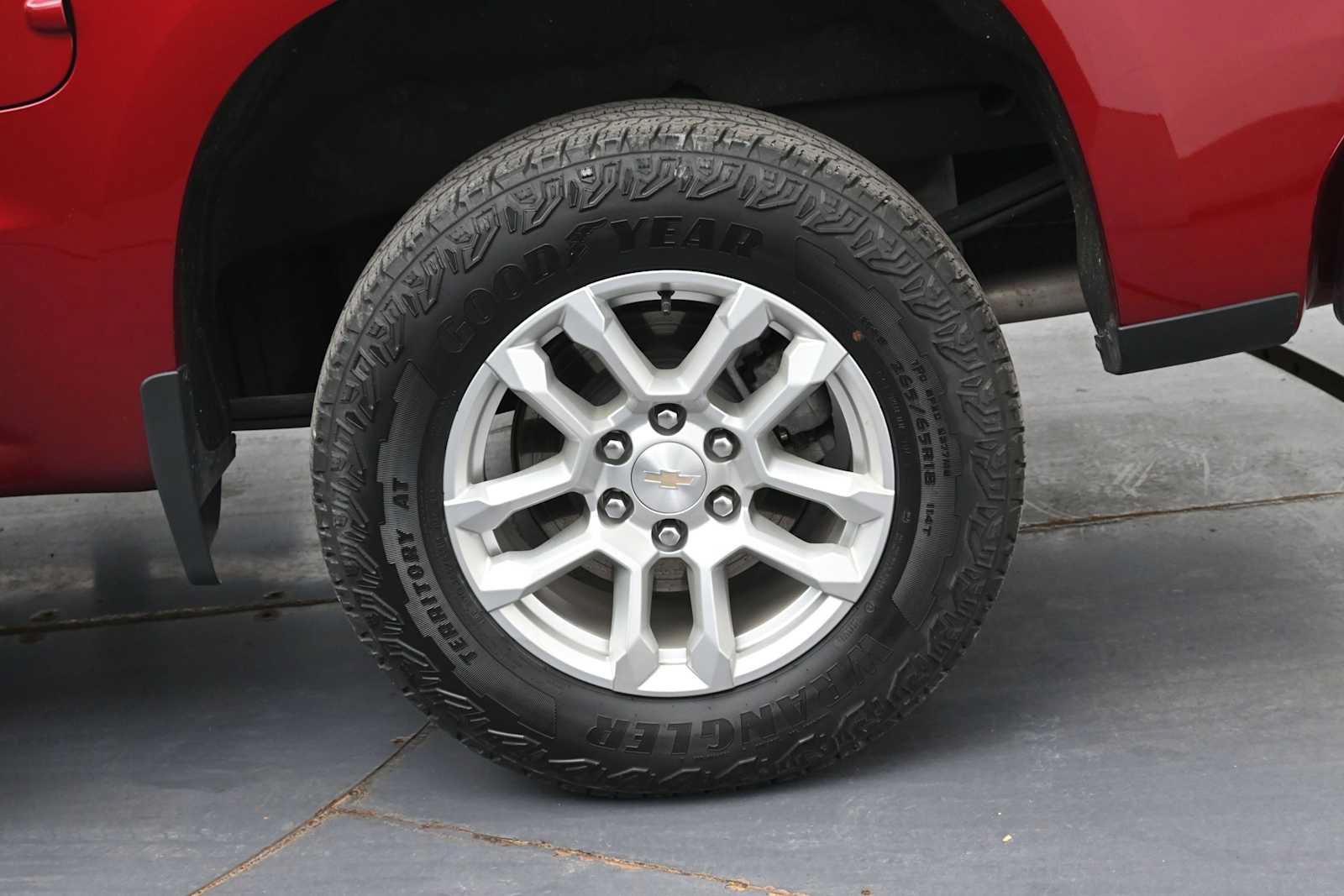 Used 2024 Chevrolet Silverado 1500 LT AWD/4WD image 5