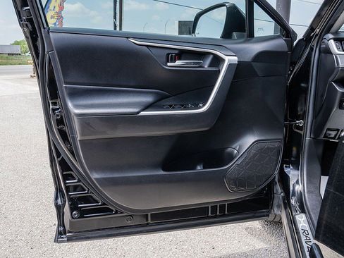 Used 2021 Toyota RAV4 XLE Premium FWD image 10