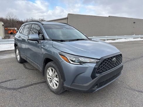 Used 2024 Toyota Corolla Cross LE image 3