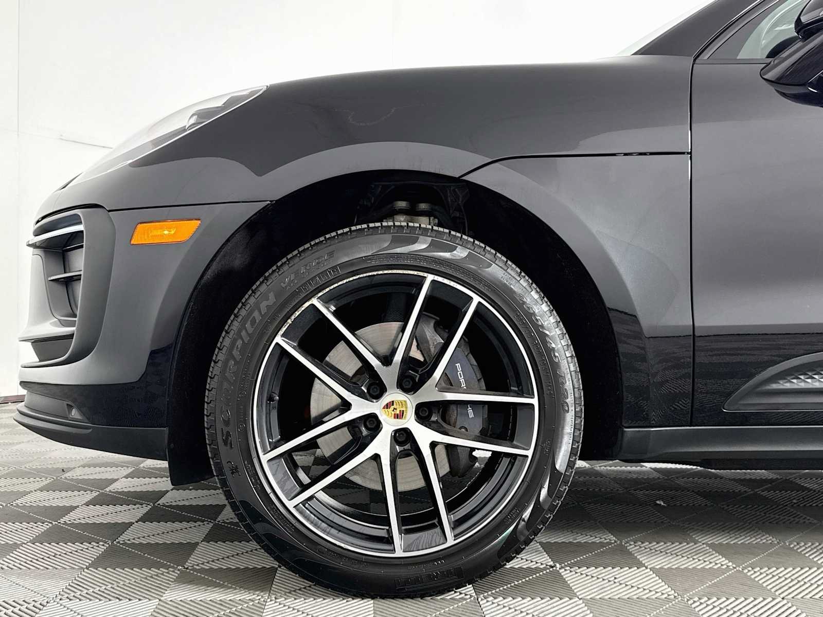 Used 2022 Porsche Macan AWD/4WD image 30