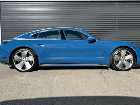 Used 2022 Porsche Taycan Turbo S image 9