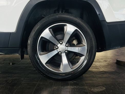 Used 2020 Jeep Cherokee Limited FWD image 27