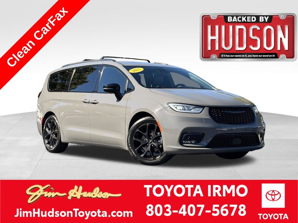 Used 2025 Chrysler Pacifica Limited FWD image 1