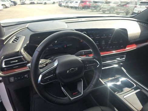 Used 2026 Chevrolet Traverse Z71 w/ LPO, Illumination Package AWD/4WD image 18