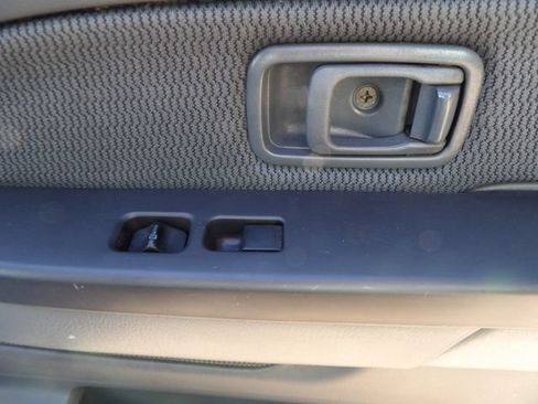 Used 2004 Nissan Frontier XE w/ (VTP) Value Truck Pkg RWD image 14