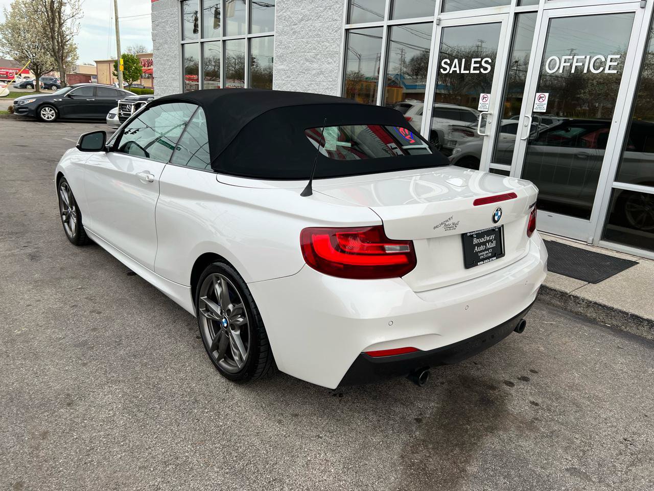 Used 2016 BMW M235i Convertible RWD image 6