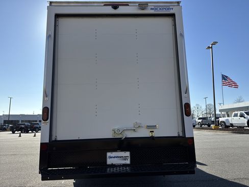 New 2026 GMC Savana 3500 w/ Driver Convenience Package image 9