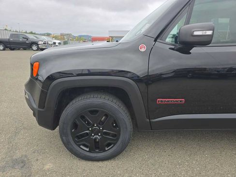 Used 2018 Jeep Renegade Trailhawk w/ Popular Equipment Group AWD/4WD image 18