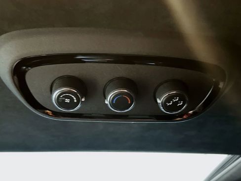 Used 2023 Dodge Durango R/T w/ Hemi Orange Plus Package image 34