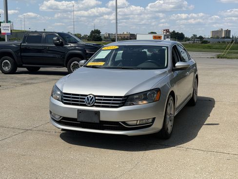 Used 2013 Volkswagen Passat TDI SEL Premium FWD image 12