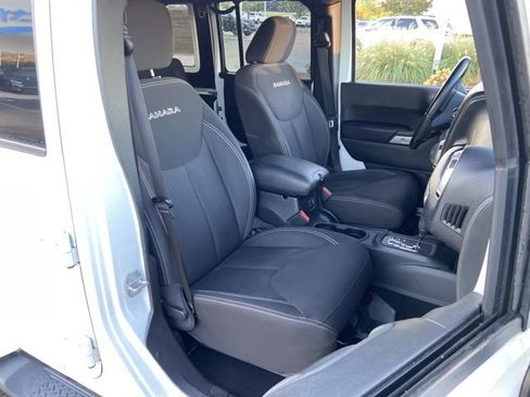Used 2016 Jeep Wrangler Unlimited Sahara w/ Connectivity Group image 19