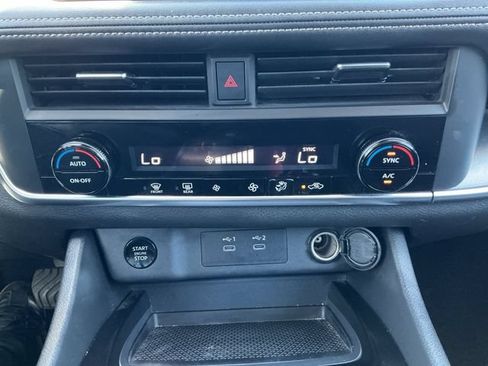 Used 2025 Nissan Rogue SV FWD image 17