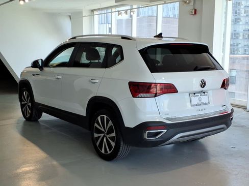 Used 2023 Volkswagen Taos SE w/ Panoramic Sunroof Package AWD/4WD image 6