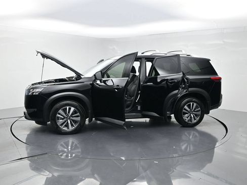 Used 2025 Nissan Pathfinder SL AWD/4WD image 26
