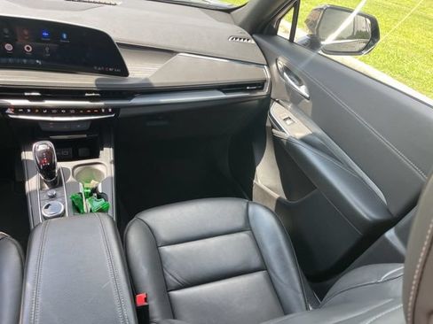 Used 2025 Cadillac XT4 Premium Luxury FWD image 32