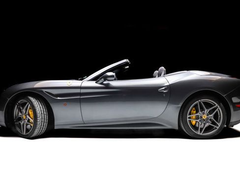 Used 2016 Ferrari California T image 21