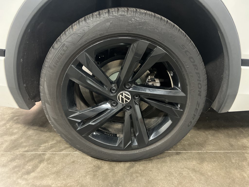 Used 2024 Volkswagen Tiguan SE R-Line AWD/4WD image 10