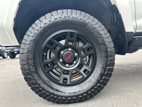 Used 2021 Toyota 4Runner Venture w/ Moonroof Package image 12