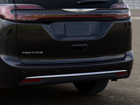 New 2025 Chrysler Pacifica Select w/ Uconnect Theater Family Group FWD image 13