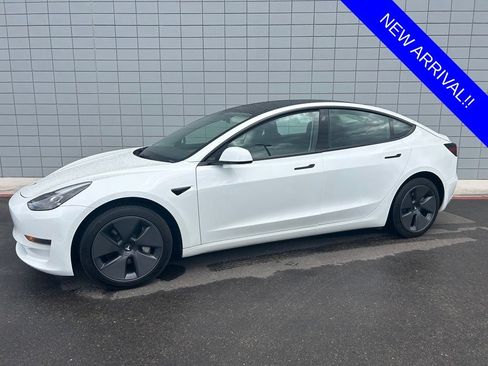 Used 2023 Tesla Model 3 Standard Range RWD image 1