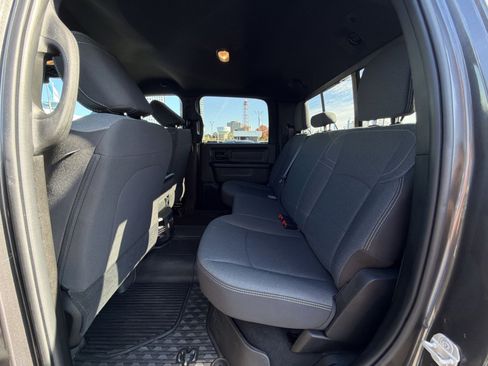 Used 2024 RAM 2500 Tradesman w/ Chrome Appearance Group image 23