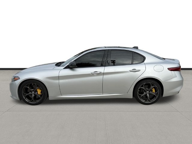 Used 2019 Alfa Romeo Giulia w/ Quick Order Package 22K Sport RWD image 8