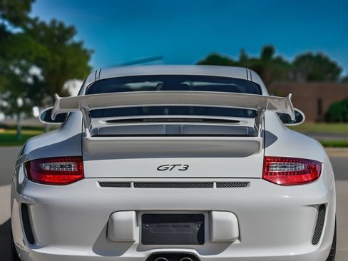 Used 2010 Porsche 911 GT3 RWD image 4