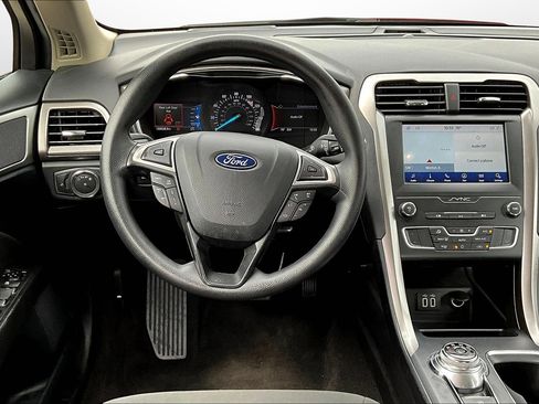 Used 2020 Ford Fusion SE image 5