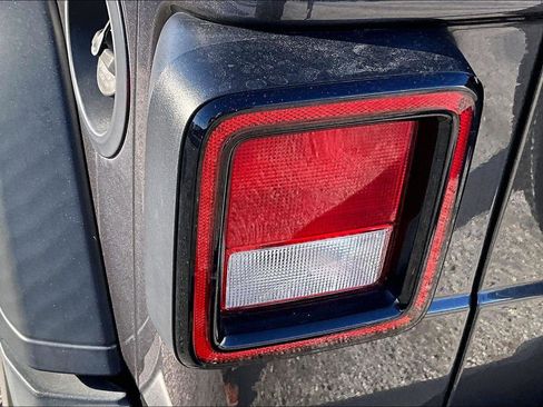 Used 2022 Jeep Wrangler Unlimited Sport S image 29