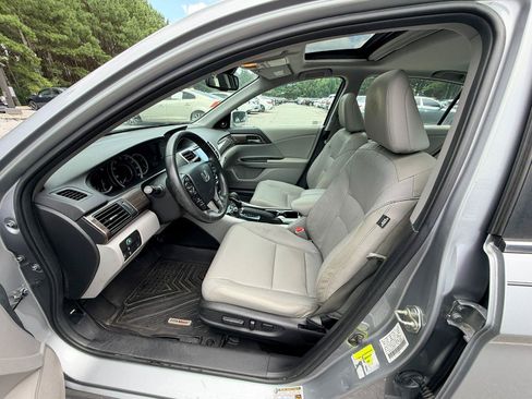 Used 2017 Honda Accord EX-L image 9