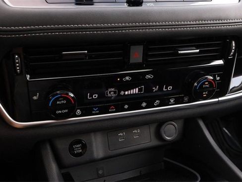 Certified 2024 Nissan Rogue SL w/ SL Premium Package image 18