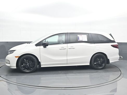 Used 2023 Honda Odyssey Sport image 3