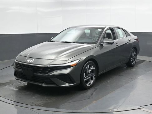 Used 2024 Hyundai Elantra Limited FWD image 6