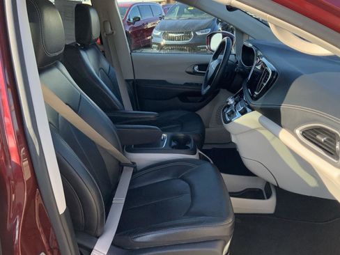 Used 2022 Chrysler Pacifica Touring-L image 63