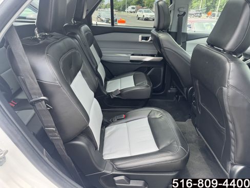 Used 2022 Ford Explorer XLT w/ Equipment Group 202A AWD/4WD image 32