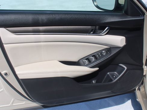 Used 2019 Honda Accord LX image 10