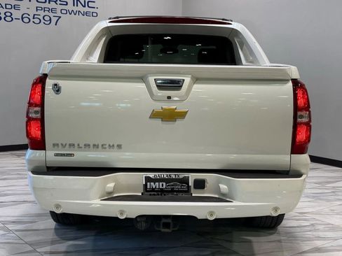 Used 2013 Chevrolet Avalanche LTZ image 7