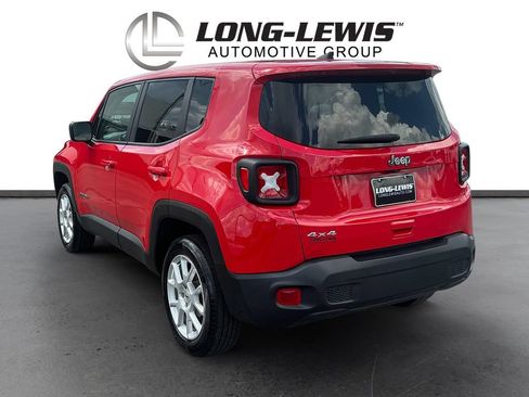 Used 2023 Jeep Renegade Latitude AWD/4WD image 4