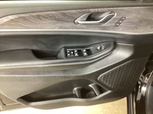 Used 2024 Jeep Grand Cherokee L Limited w/ Black Appearance Package AWD/4WD image 13