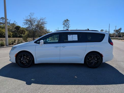 Used 2021 Chrysler Pacifica Touring-L w/ S Appearance Package image 8