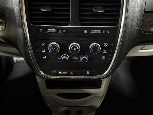 Used 2019 Dodge Grand Caravan SE w/ UConnect Hands-Free Group FWD image 21
