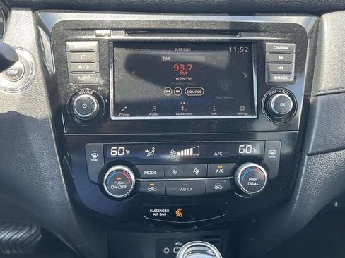 Used 2018 Nissan Rogue SV FWD image 15