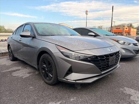 Used 2023 Hyundai Elantra SEL image 18