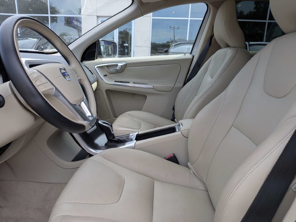 Used 2016 Volvo XC60 T5 Premier FWD image 2