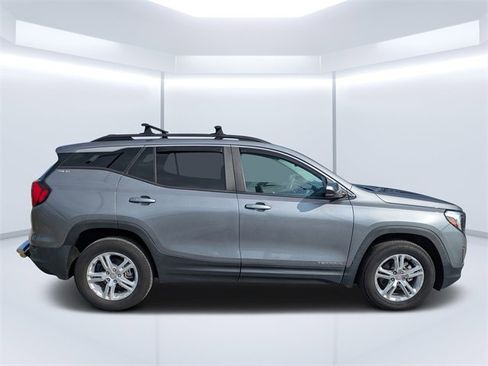 Used 2021 GMC Terrain SLE w/ Driver Convenience Package image 2