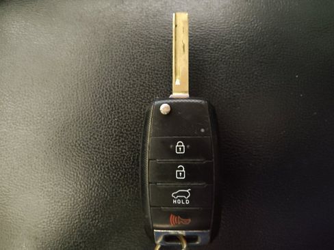 Used 2017 Kia Sorento L FWD image 32