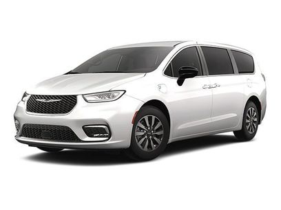 Used 2024 Chrysler Pacifica Premium