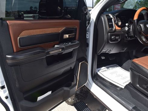 Used 2022 RAM 3500 Limited AWD/4WD image 9