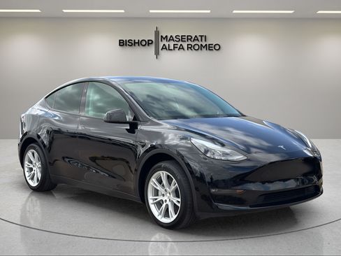 Used 2023 Tesla Model Y 2WD image 3